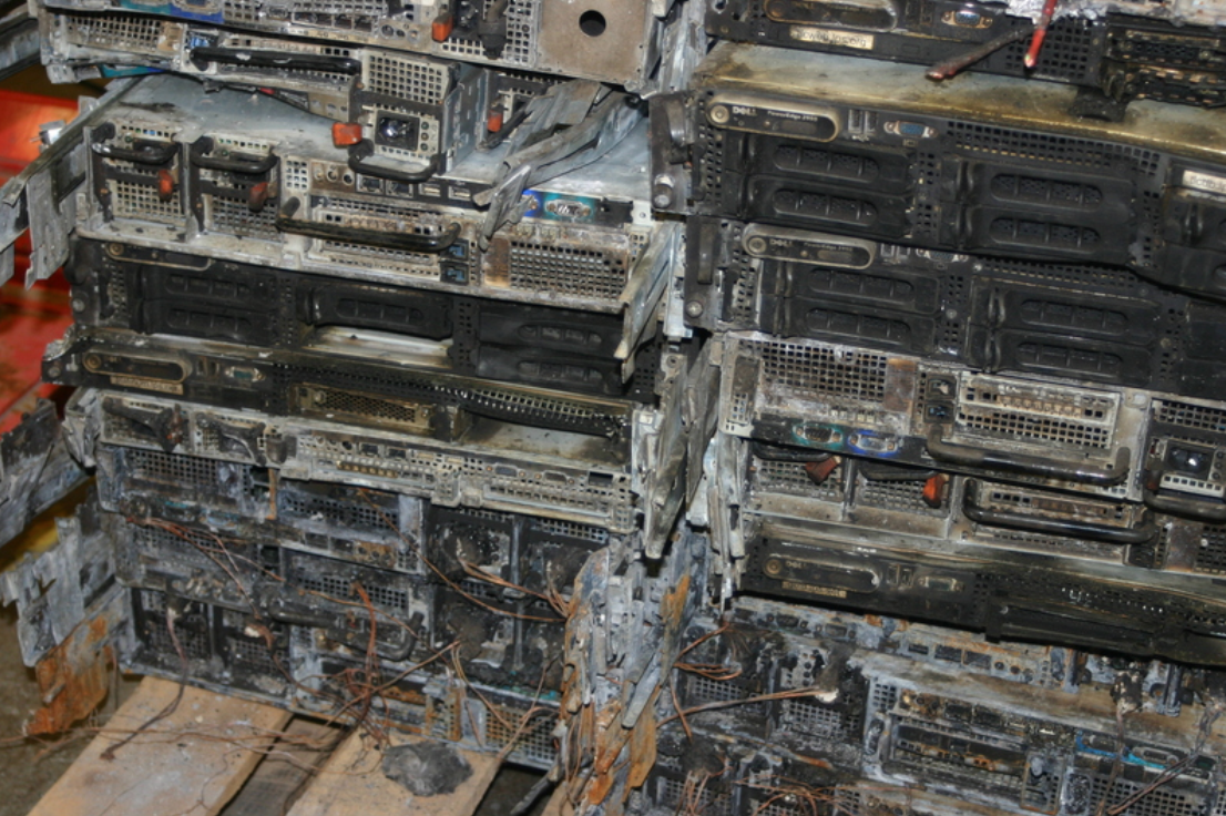 Старая серверная. Серверный ПК. Старый сервер. Сломанный сервер. Сгорела сетевая